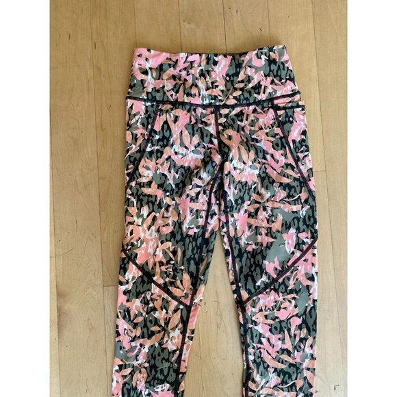 đť…şSWEATY Betty BNWOT "Power" Tights Sz 2XS New Pull on Floral Pink/Green - Picture 3 of 8